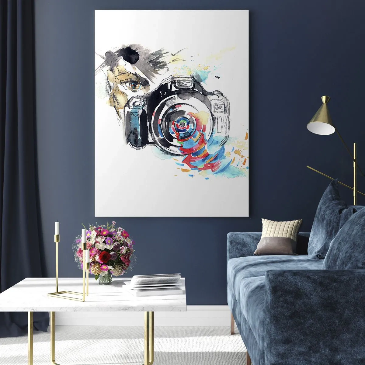 Obraz na szkle - Aparat fotograficzny z abstrakcyjnymi kolorowymi elementami - 50x70cm - W oku obiektywu - Nowoczesna dekoracja ścienna do salonu, kuchni i sypialni ARTTOR