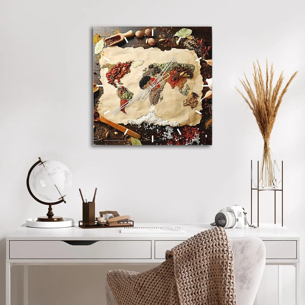 Zegar ścienny - Mapa świata wykonana z przypraw na drewnianym tle - 30x30cm - Wszystkie smaki świata - Nowoczesna dekoracja ścienna do salonu i sypialni ARTTOR