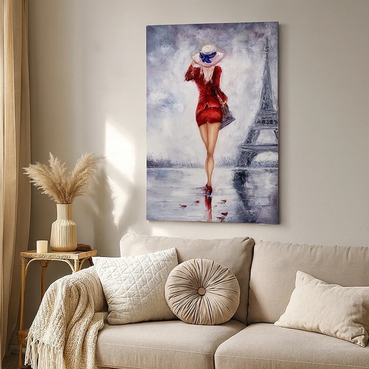 Obraz na płótnie - Kobieta w czerwonej sukni i kapeluszu na tle wieży Eiffla - 50x70cm - Paryskie symbole - Nowoczesna dekoracja ścienna do salonu, kuchni i sypialni ARTTOR