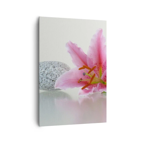 Obraz na płótnie - Różowy kwiat lilii z kamieniami na jasnym tle - 70x100cm - Studium w różu, szarości i bieli - Nowoczesna dekoracja ścienna do salonu i sypialni ARTTOR
