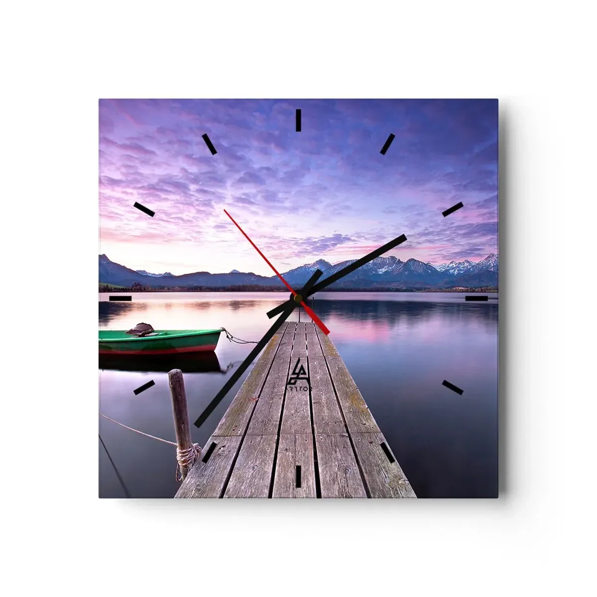 Zegar ścienny - Drewniany pomost z łódką na jeziorze otoczonym górami o zachodzie słońca - 30x30cm - Przyjazna cisza - Nowoczesna dekoracja ścienna do salonu i sypialni ARTTOR