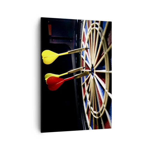 Obraz na płótnie - Tarcza do darta z trafionymi lotkami na czarnym tle - 70x100cm - W samo sedno - Nowoczesna dekoracja ścienna do salonu i sypialni ARTTOR