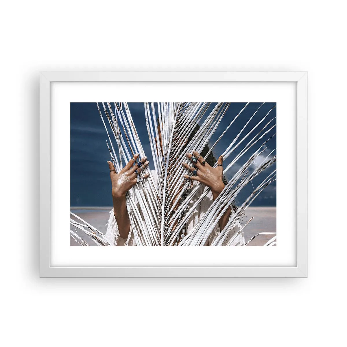 Plakat w białej ramie - Dziewczyna szamana? - 40x30 cm