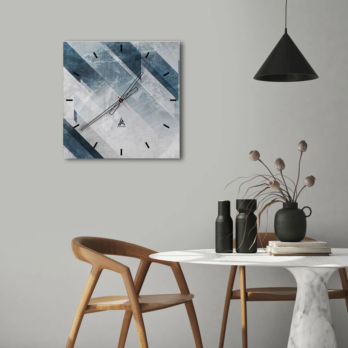 Zegar ścienny - Abstrakcyjne linie w odcieniach szarości i błękitu - 30x30cm - Kompozycja przestrzenna – ruch szarości - Nowoczesna dekoracja ścienna do salonu i sypialni ARTTOR