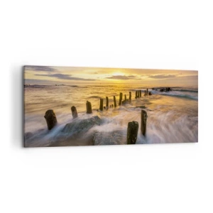 Obraz na płótnie - Zachód słońca nad morzem z pozostałościami starego molo - 120x50cm - Surowe piękno Bałtyku - Nowoczesna dekoracja ścienna do salonu i sypialni ARTTOR