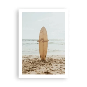 Plakat - Osoba trzymająca deskę surfingową na plaży, z widokiem na morze - 50x70cm - Z miłości do fal - Nowoczesna dekoracja ścienna do salonu, kuchni i sypialni ARTTOR
