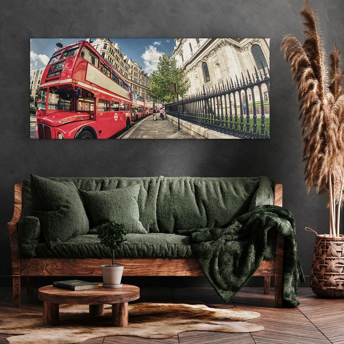 Obraz na płótnie - Londyńska ulica w szarości i czerwieni - 90x30 cm