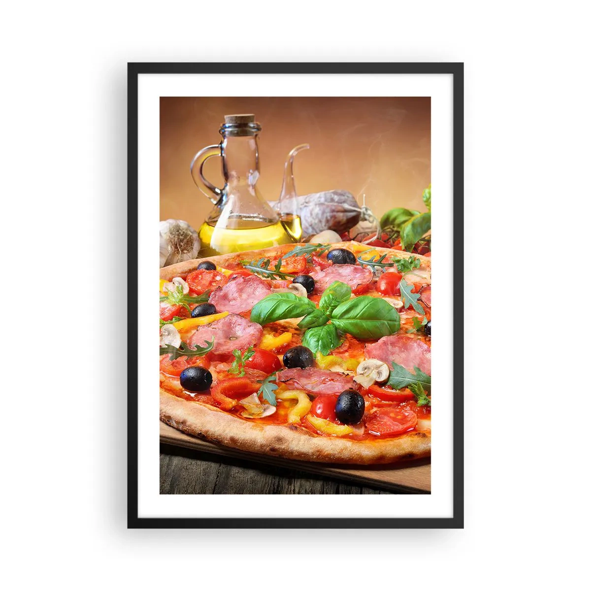 Plakat w czarnej ramie - Apetyczna pizza z oliwkami i ziołami na drewnianym stole - 50x70cm - Z prawdziwie włoskim smakiem - Nowoczesna dekoracja ścienna do salonu i sypialni ARTTOR