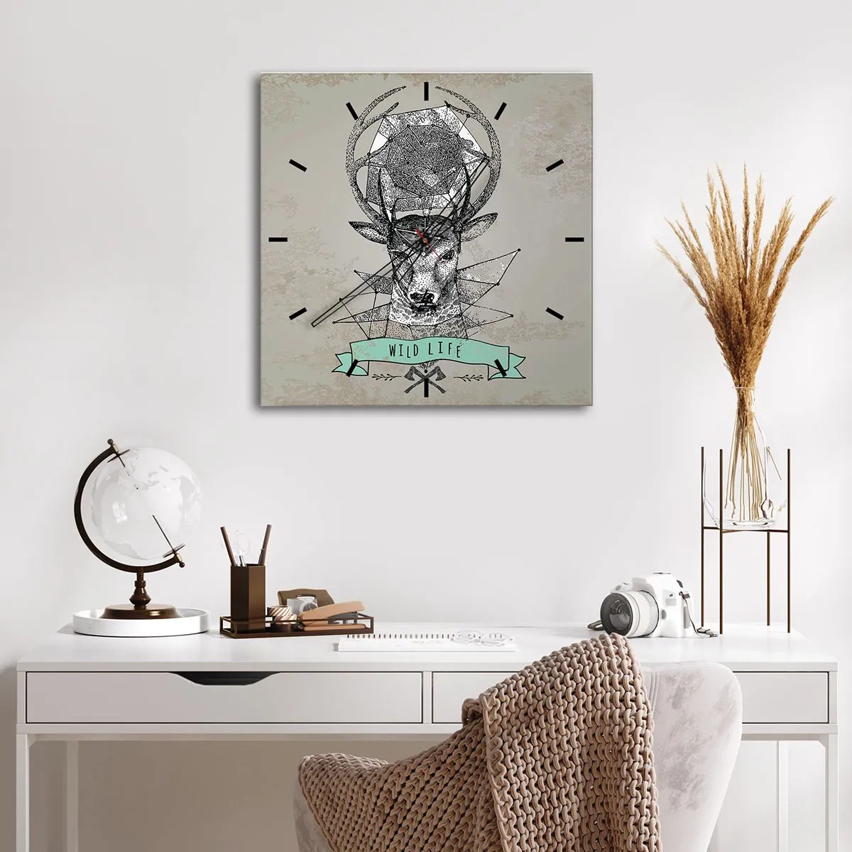 Zegar ścienny - Geometria jelenia z napisem Wild Life w stylu vintage - 30x30cm - Widzenie św. Hubertusa - Nowoczesna dekoracja ścienna do salonu i sypialni ARTTOR