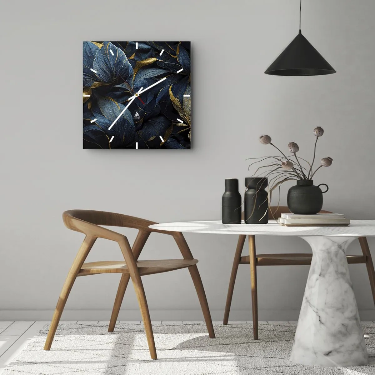 Zegar ścienny - Eleganckie liście w złotych i granatowych odcieniach - 30x30cm - Złotem podszyte - Nowoczesna dekoracja ścienna do salonu i sypialni ARTTOR