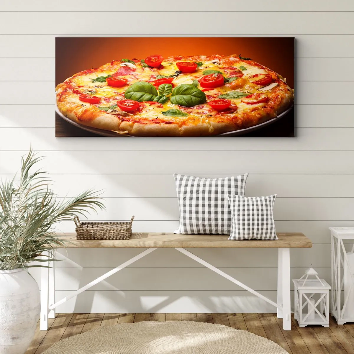 Obraz na płótnie - Pizza z pomidorami i bazylią na drewnianym stole - 160x50cm - Mamma mia! - Nowoczesna dekoracja ścienna do salonu i sypialni ARTTOR