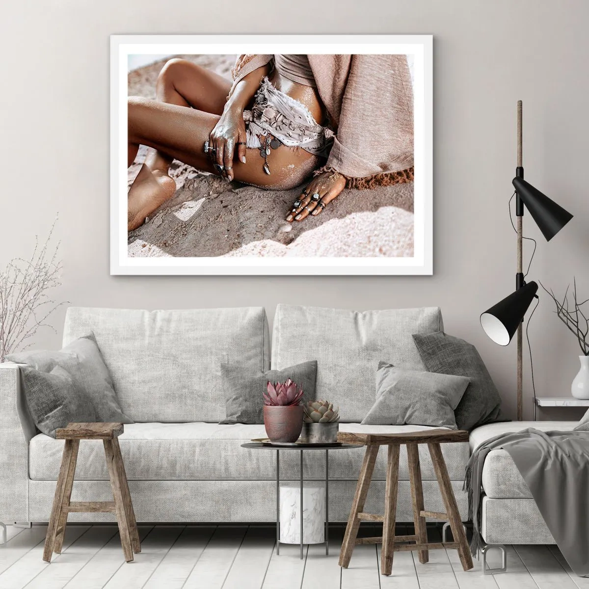 Plakat w białej ramie - Wyrzucona przez fale? - 100x70 cm