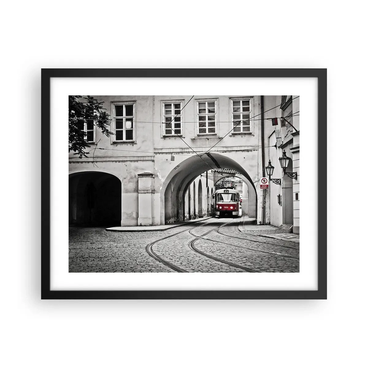 Plakat w czarnej ramie - Przez miejski labirynt - 50x40 cm