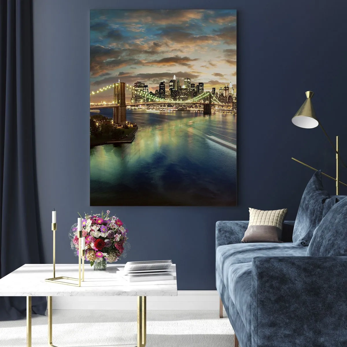 Obraz na szkle - Widok na most i miasto o zachodzie słońca - 50x70cm - Rozświetlony wieczór nad Manhatanem - Nowoczesna dekoracja ścienna do salonu, kuchni i sypialni ARTTOR
