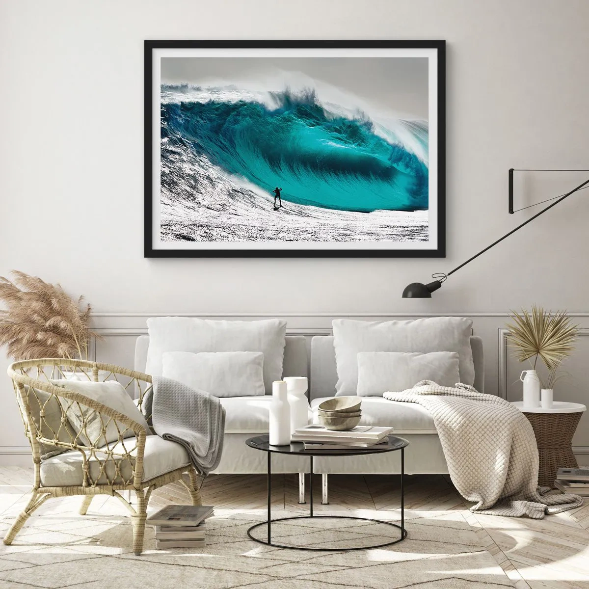 Plakat w czarnej ramie - Surfer przed ogromną falą - 100x70cm - Wyzwanie przyjęte - Nowoczesna dekoracja ścienna do salonu i sypialni ARTTOR