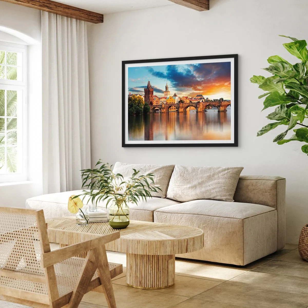 Plakat w czarnej ramie - Zabytkowy most nad rzeką w świetle zachodzącego słońca - 70x50cm - Piękna od wieków - Nowoczesna dekoracja ścienna do salonu i sypialni ARTTOR