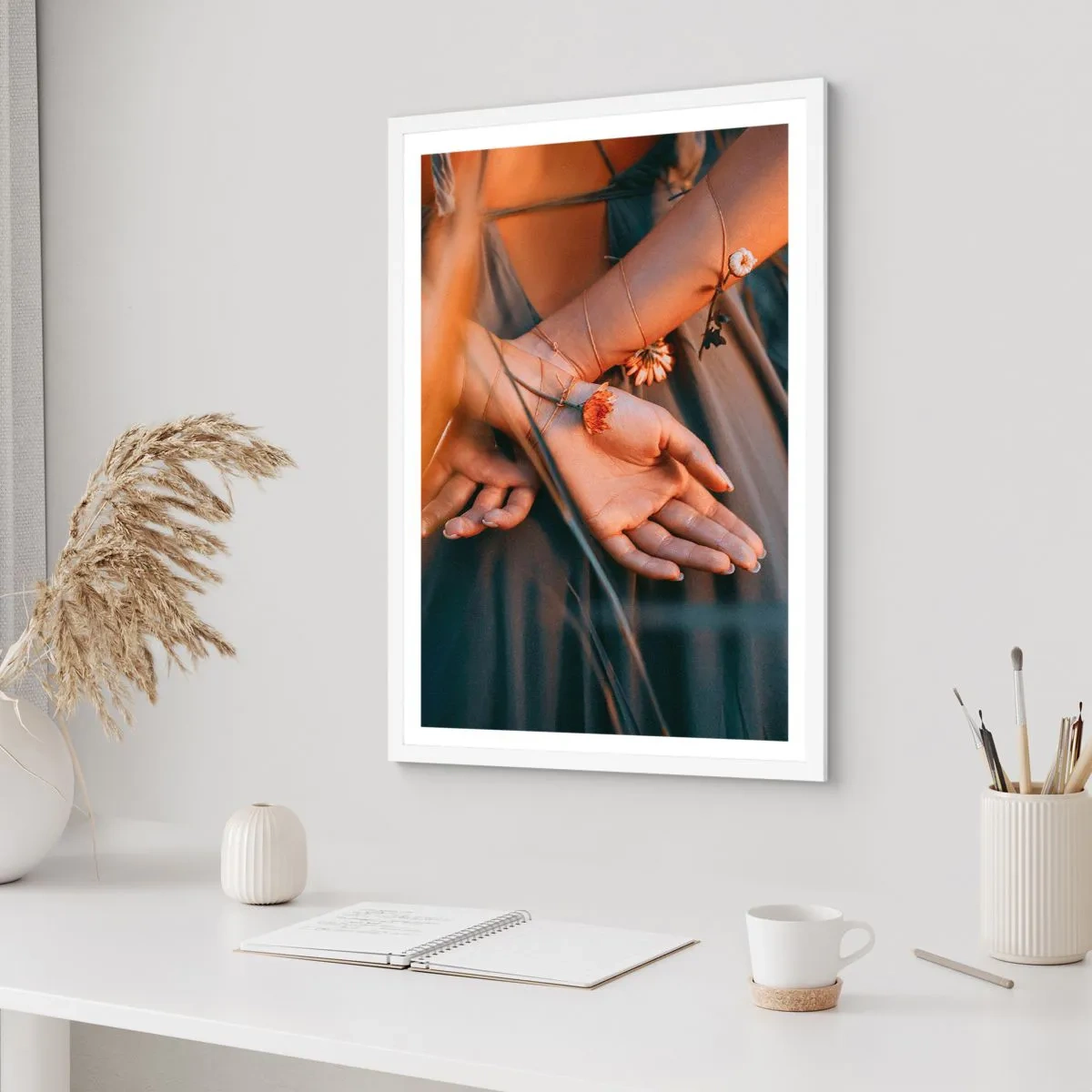 Plakat w białej ramie - Związana z naturą - 70x100 cm