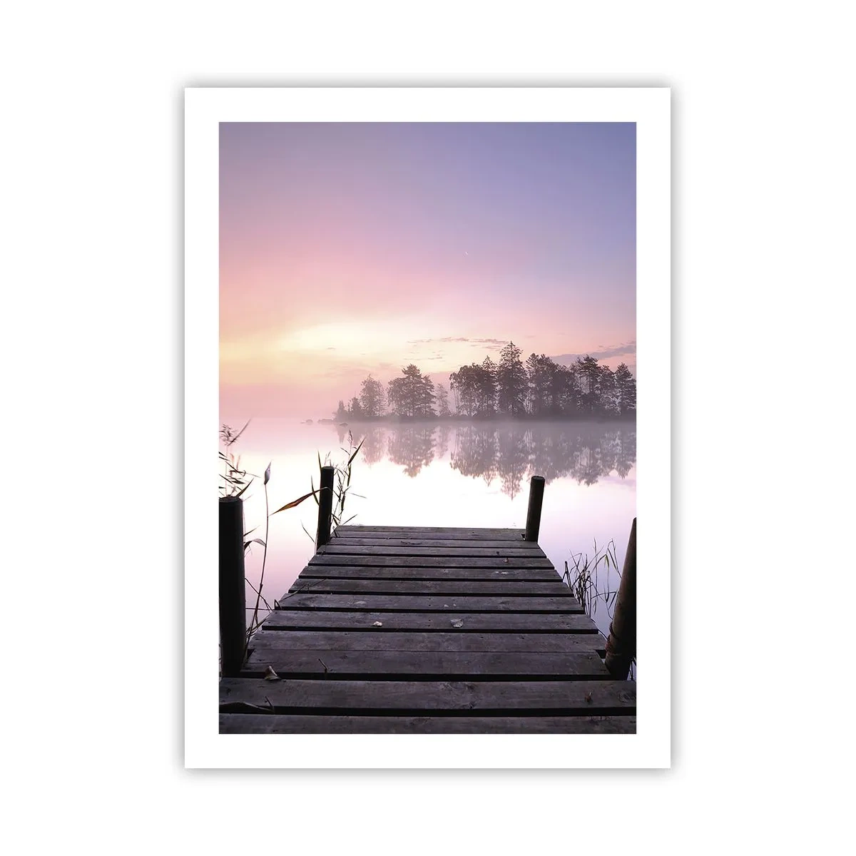Plakat - Pomost nad jeziorem o poranku w pastelowych barwach - 50x70cm - Z liliowej mgły... - Nowoczesna dekoracja ścienna do salonu, kuchni i sypialni ARTTOR