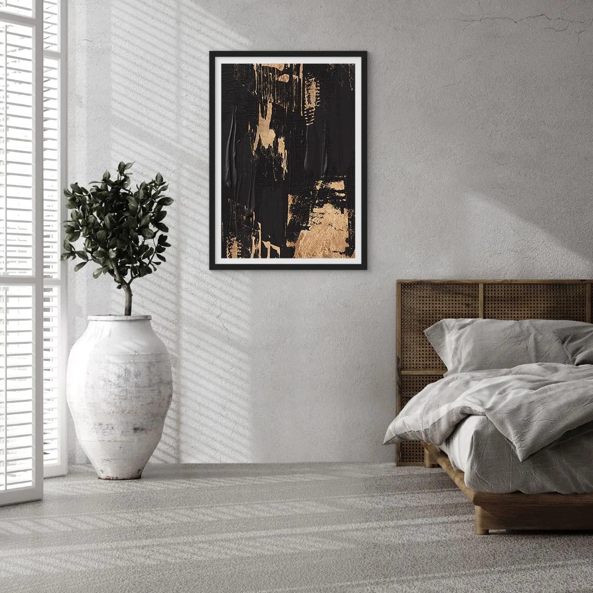 Plakat w czarnej ramie - Abstrakcyjna malarska kompozycja w czerni i złocie - 50x70cm - Ślad dotyku - Nowoczesna dekoracja ścienna do salonu i sypialni ARTTOR