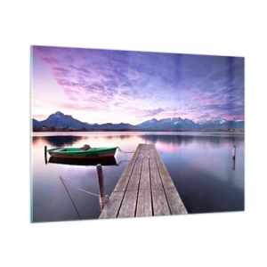 Obraz na szkle - Zielona łódź na molo z górskim tłem przy wschodzie słońca - 100x70cm - Przyjazna cisza - Nowoczesna dekoracja ścienna do salonu, kuchni i sypialni ARTTOR