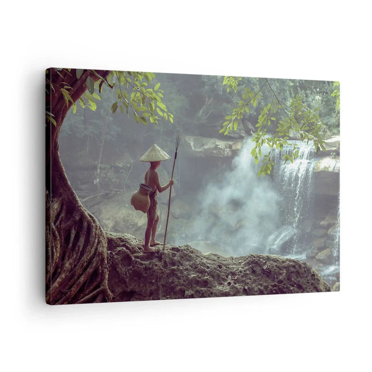 Obraz na płótnie - Postać z włócznią przy wodospadzie w tropikalnym lesie - 70x50cm - Zaprzyjaźniony z naturą - Nowoczesna dekoracja ścienna do salonu i sypialni ARTTOR