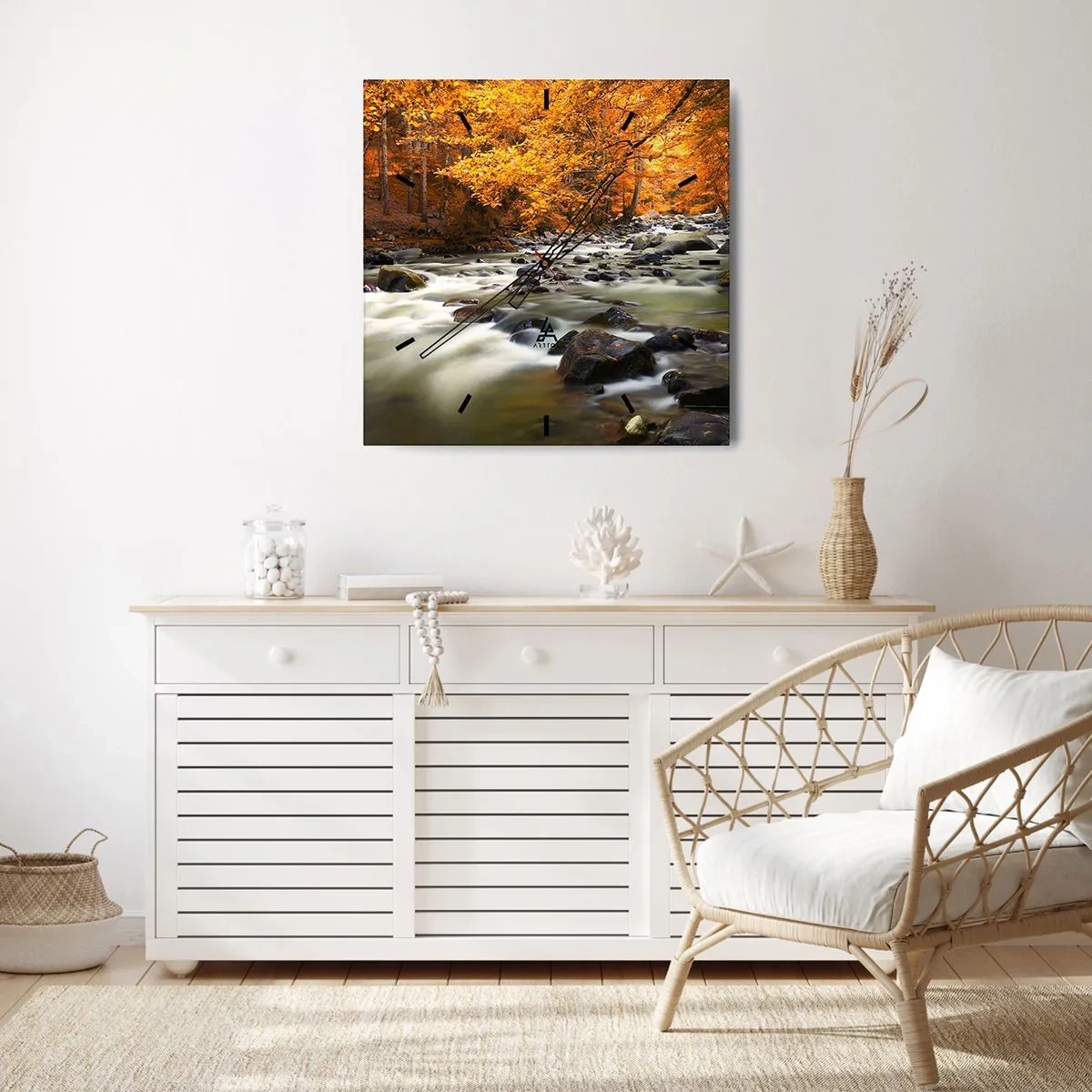 Zegar ścienny - Strumień w jesiennym lesie otoczony złotymi liśćmi - 30x30cm - Potok w złotym lesie - Nowoczesna dekoracja ścienna do salonu i sypialni ARTTOR