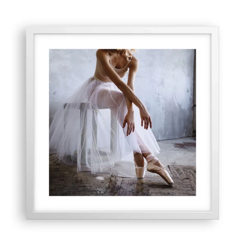Plakat w białej ramie - Zanim zabłysną światła rampy - 40x40 cm