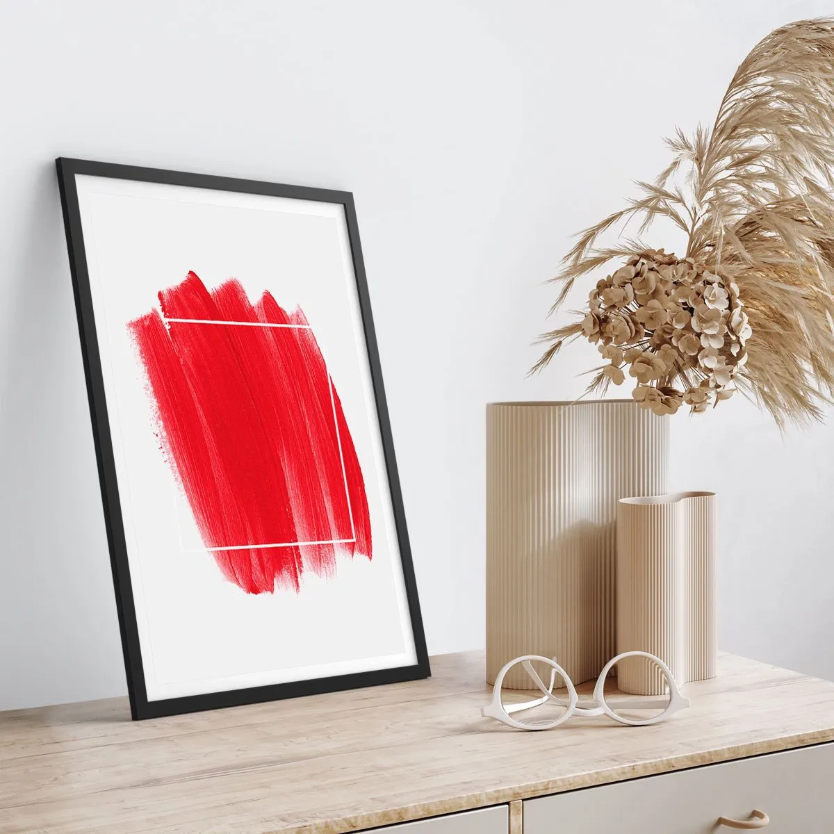 Plakat w czarnej ramie - Czerwony pędzel z białym konturem w minimalistycznym stylu - 50x70cm - Poza ramą - Nowoczesna dekoracja ścienna do salonu i sypialni ARTTOR