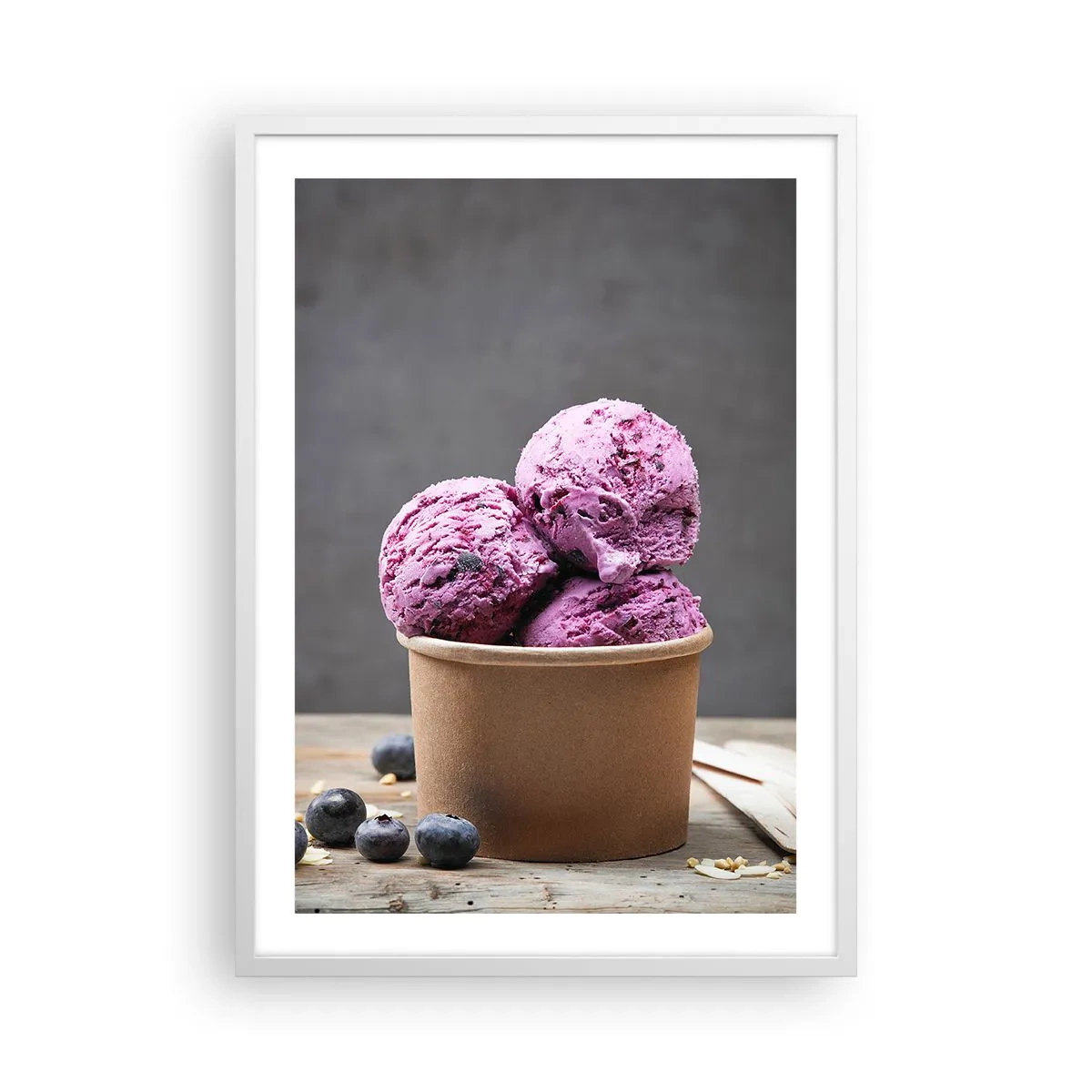 Plakat w białej ramie - Słodycz i chłód - 50x70 cm