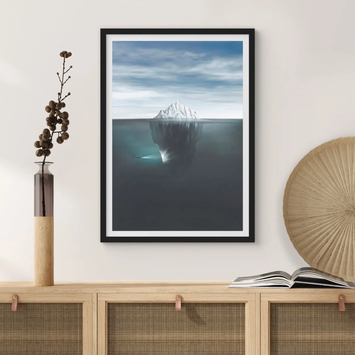Plakat w czarnej ramie - Góra lodowa z ukrytym ogromnym masywem pod wodą - 50x70cm - Podwodna tajemnica - Nowoczesna dekoracja ścienna do salonu i sypialni ARTTOR