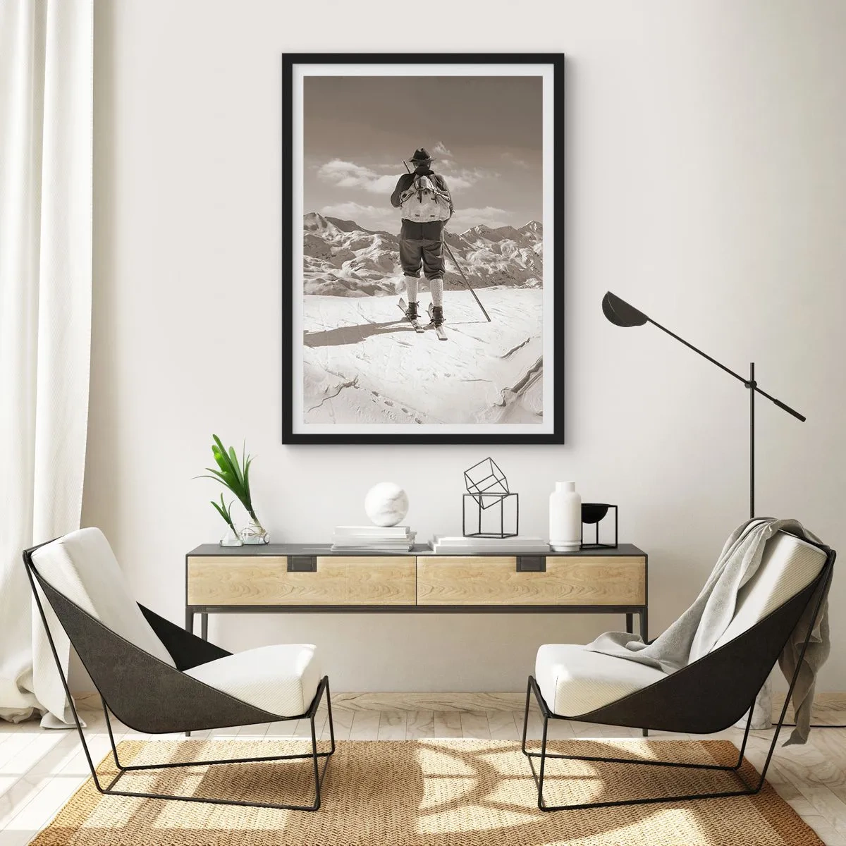 Plakat w czarnej ramie - Narciarz w retro stylu na tle gór - 50x70cm - A góry te same - Nowoczesna dekoracja ścienna do salonu i sypialni ARTTOR