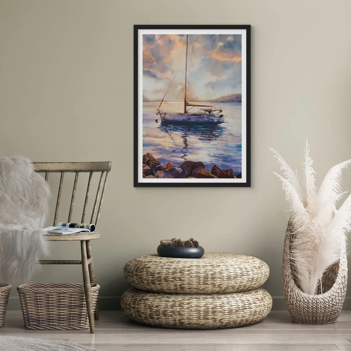 Plakat w czarnej ramie - Żaglówka na spokojnej wodzie w świetle zachodu słońca - 50x70cm - Wieczór w zatoce - Nowoczesna dekoracja ścienna do salonu i sypialni ARTTOR