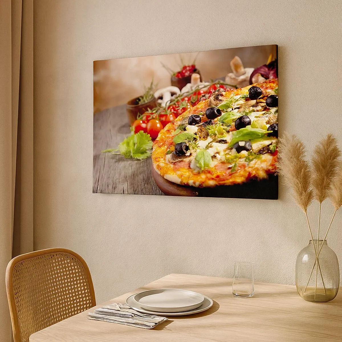 Obraz na płótnie - Pizza z oliwkami, bazylią i świeżymi składnikami na drewnianym tle - 70x50cm - Z tellurycznych ingrediencji - Nowoczesna dekoracja ścienna do salonu i sypialni ARTTOR