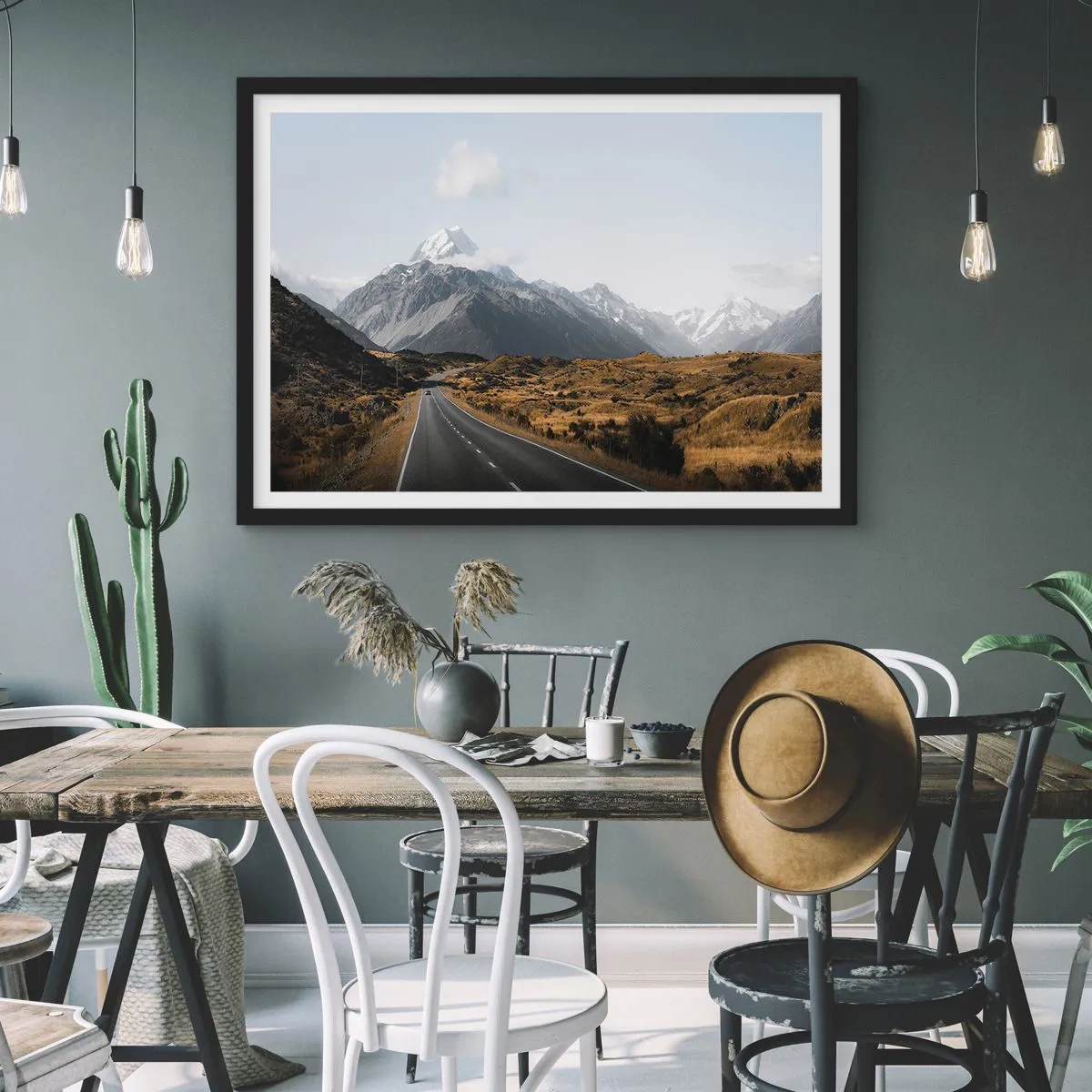 Plakat w czarnej ramie - Droga w górach otoczona malowniczym krajobrazem - 70x50cm - Droga do serca gór - Nowoczesna dekoracja ścienna do salonu i sypialni ARTTOR