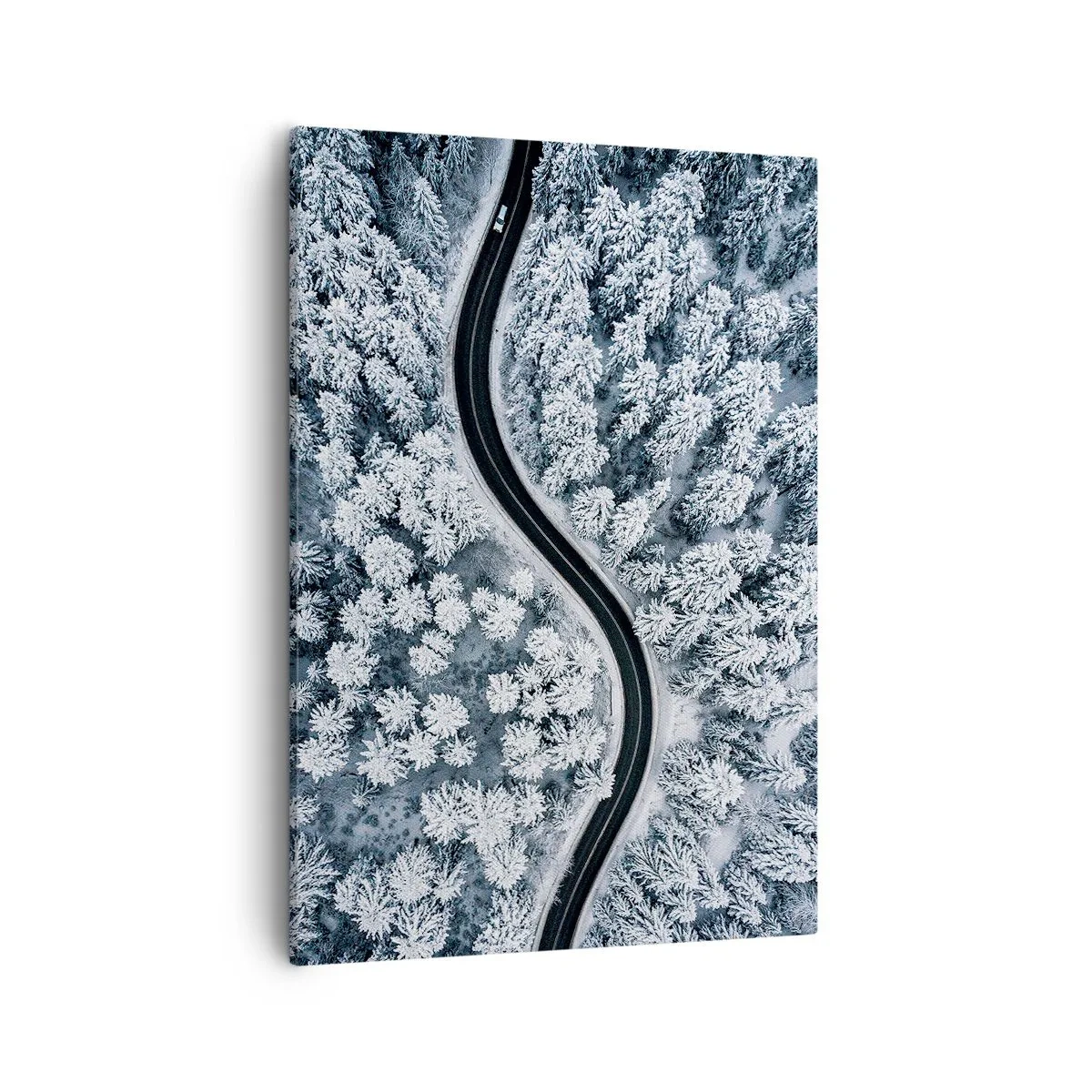 Obraz na płótnie - Kręta droga przez ośnieżony las widziana z lotu ptaka - 50x70cm - Przez zimowy las - Nowoczesna dekoracja ścienna do salonu, kuchni i sypialni ARTTOR