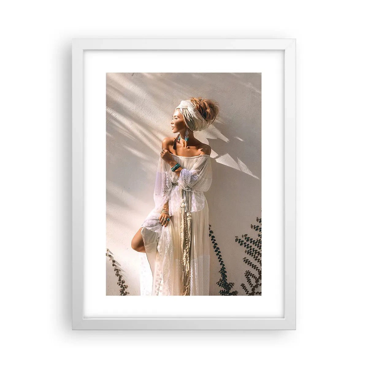 Plakat w białej ramie - Słońce i dziewczyna - 30x40 cm