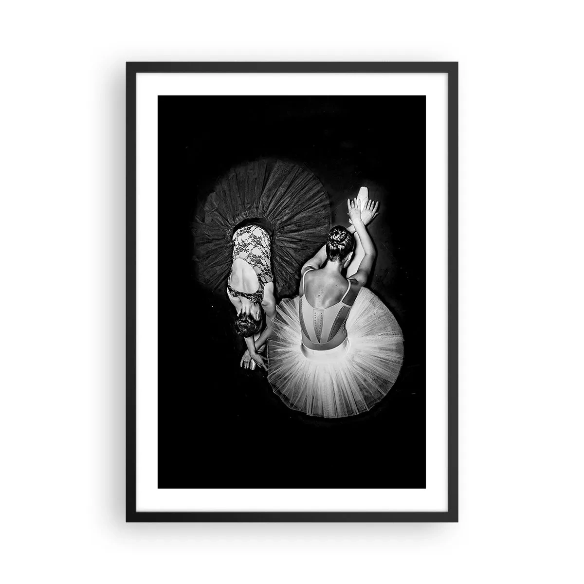 Plakat w czarnej ramie - Baletnice w czarno-białym ujęciu widziane z góry - 50x70cm - Jin i jang – idealna równowaga - Nowoczesna dekoracja ścienna do salonu i sypialni ARTTOR