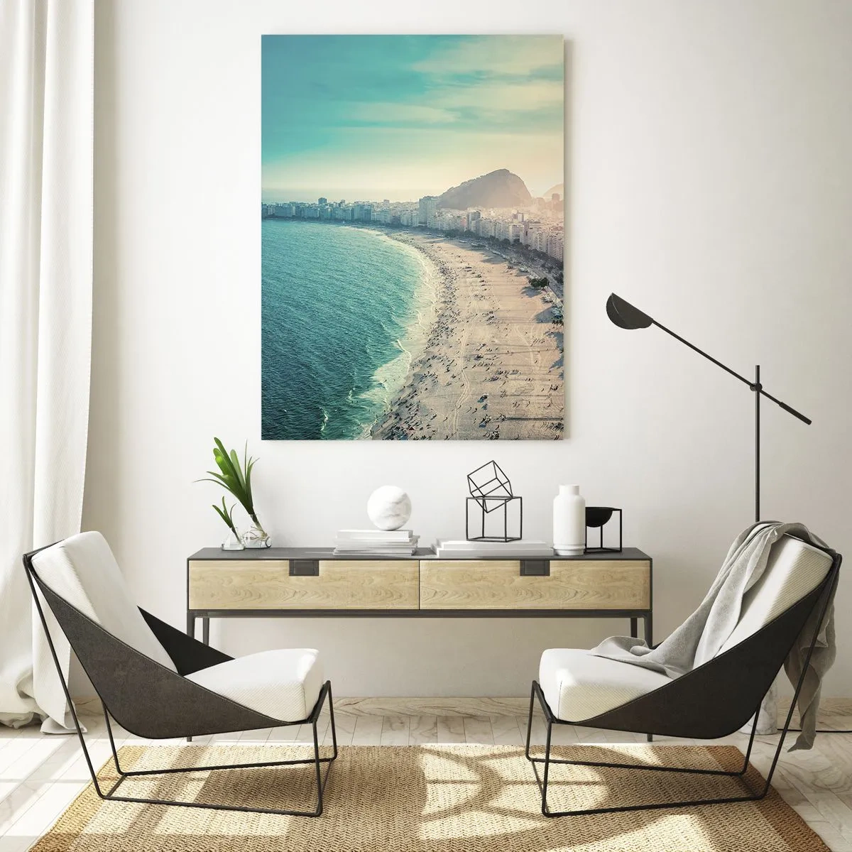 Obraz na szkle - Panorama plaży z miejską zabudową i górskim tłem - 50x70cm - Wieczne wakacje w Rio - Nowoczesna dekoracja ścienna do salonu, kuchni i sypialni ARTTOR