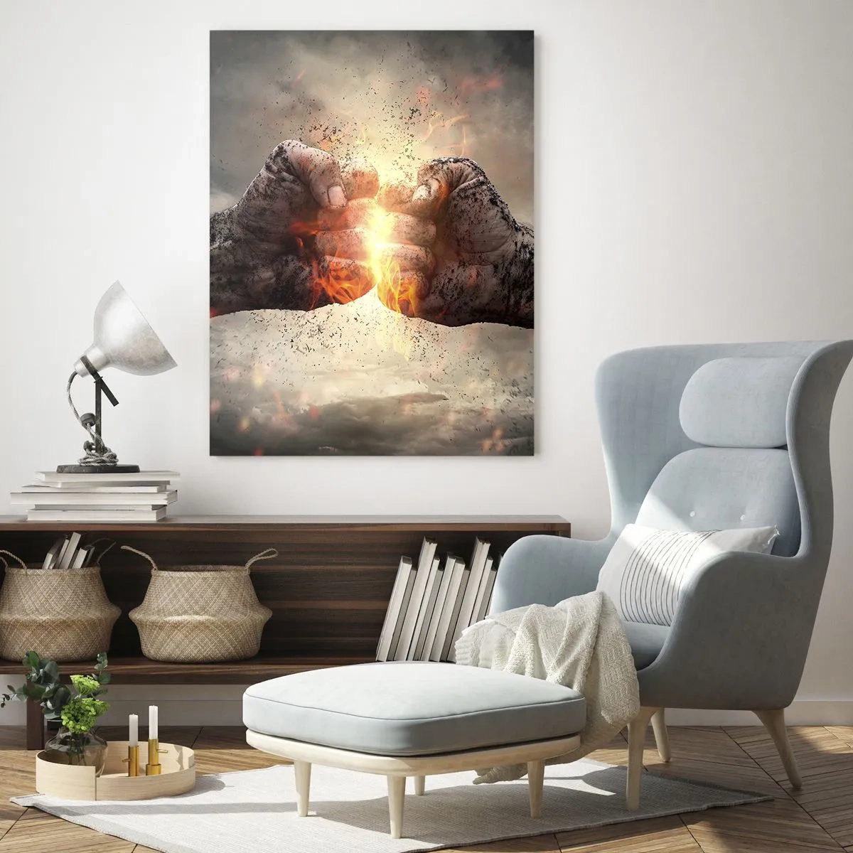 Obraz na szkle - Zaciśnięte pięści w dynamicznej scenerii z ogniem - 70x100cm - Stań do walki - Nowoczesna dekoracja ścienna do salonu i sypialni ARTTOR