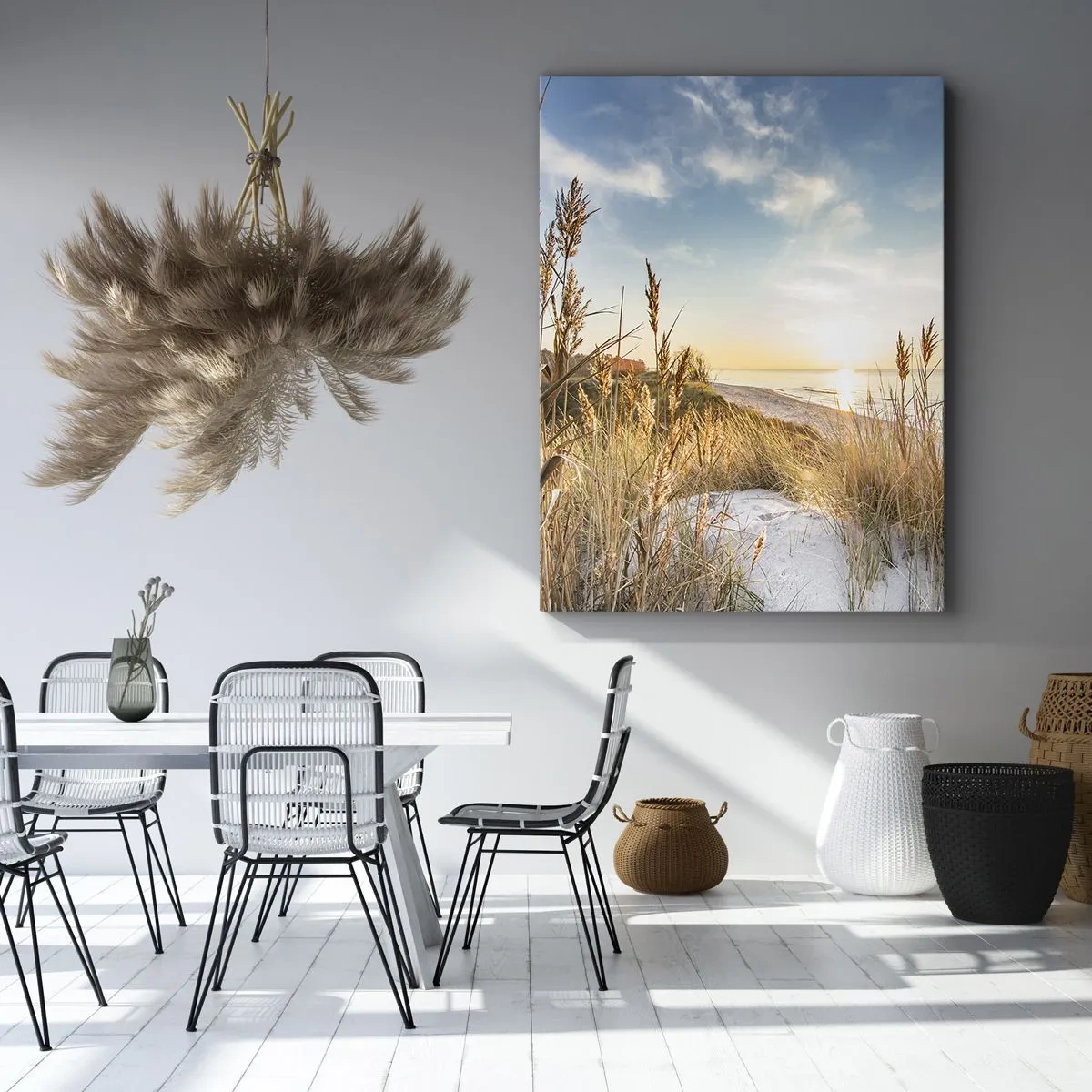 Obraz na płótnie - Zachód słońca na plaży z wydmami i suchymi trawami - 50x70cm - Północna plaża - Nowoczesna dekoracja ścienna do salonu, kuchni i sypialni ARTTOR