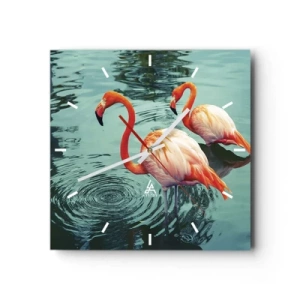 Zegar ścienny - Dwa flamingi w spokojnej wodzie odbijające otoczenie - 30x30cm - Jesteśmy teraz w modzie - Nowoczesna dekoracja ścienna do salonu i sypialni ARTTOR