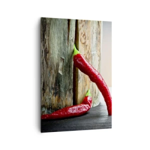 Obraz na płótnie - Dwie czerwone papryczki chili na drewnianym tle z rustykalnym akcentem - 70x100cm - Red hot chili peppers - Nowoczesna dekoracja ścienna do salonu i sypialni ARTTOR