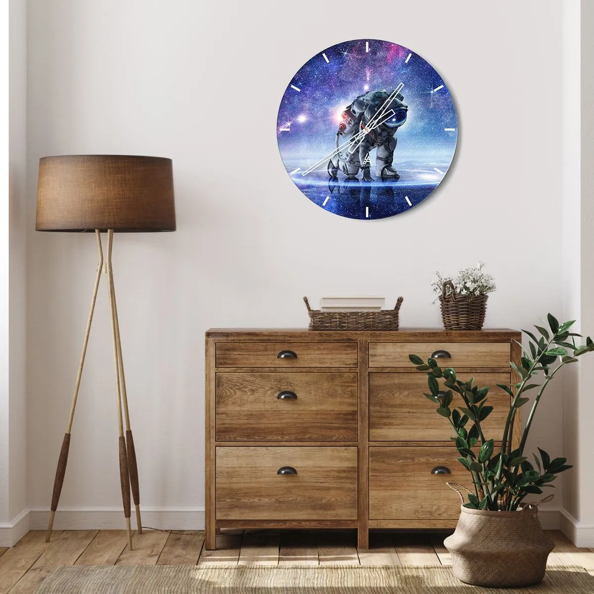 Zegar ścienny - Astronauta na tle kosmicznej galaktyki w intensywnych kolorach - 30x30cm - Niebo gwiaździste nade mną - Nowoczesna dekoracja ścienna do salonu, kuchni i sypialni ARTTOR