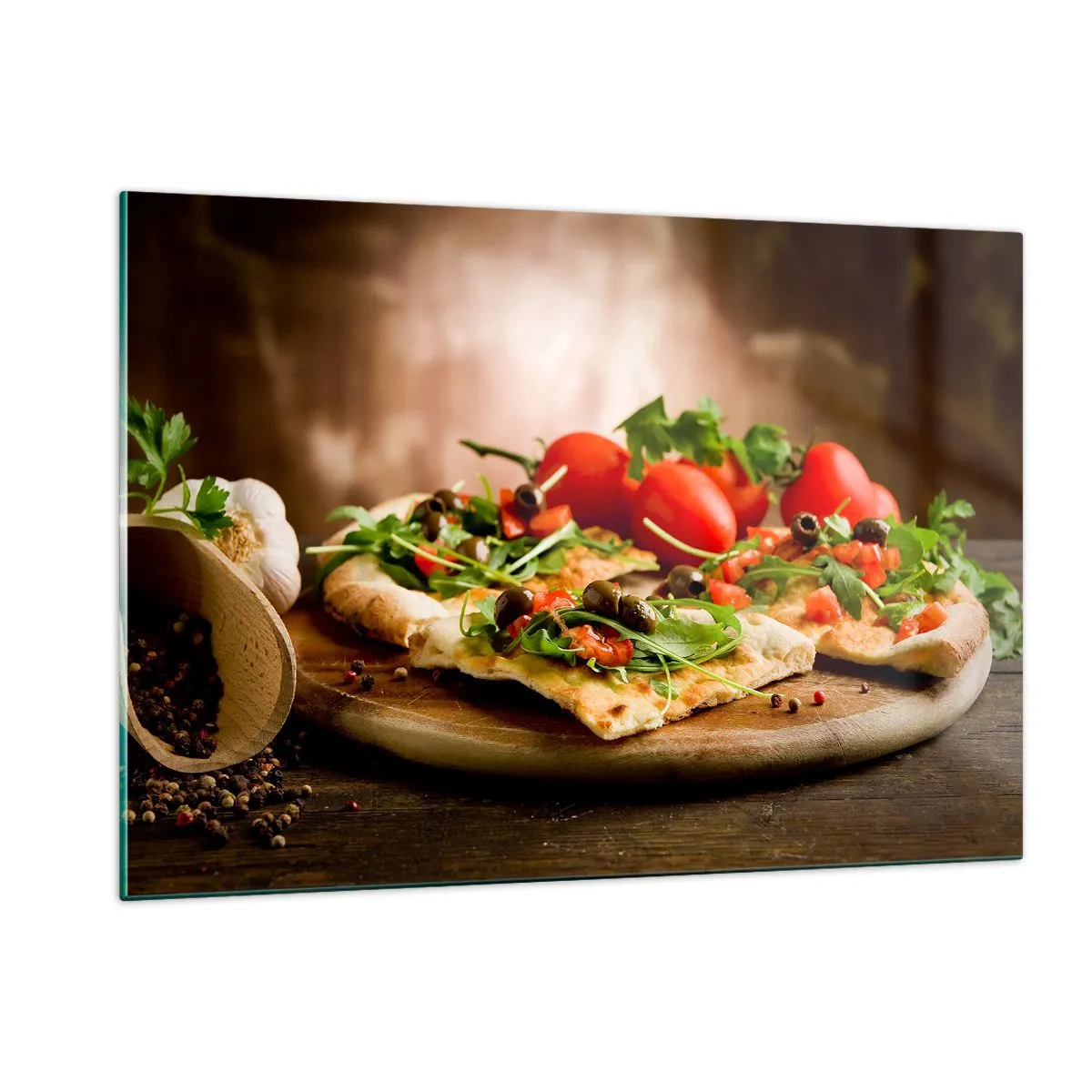 Obraz na szkle - Pizza na drewnianej desce z rukolą i pomidorkami - 120x80cm - Prosto z pieca i z ogrodu - Nowoczesna dekoracja ścienna do salonu, kuchni i sypialni ARTTOR