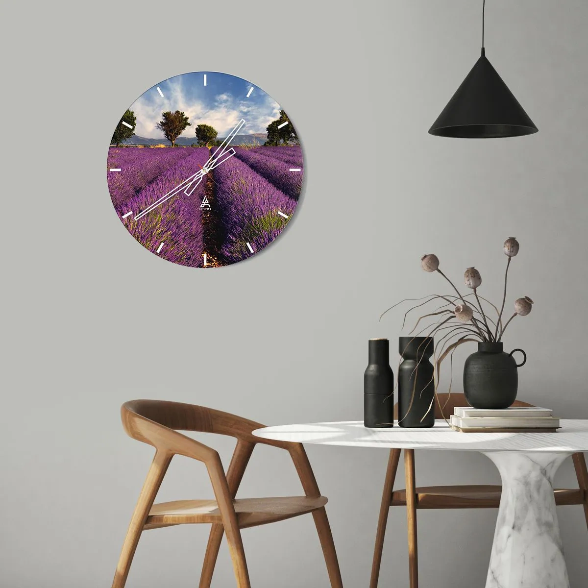 Zegar ścienny - Pole lawendy z widokiem na góry - 30x30cm - Lawendowe łany - Nowoczesna dekoracja ścienna do salonu, kuchni i sypialni ARTTOR