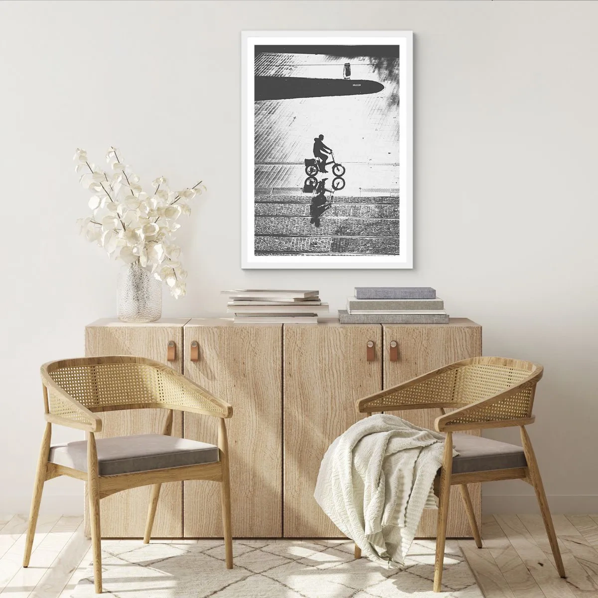 Plakat w białej ramie - Przed siebie, przez miasto - 70x100 cm