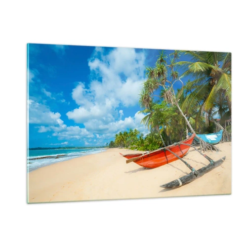 Obraz na szkle - Tropikalna plaża z palmami i tradycyjnymi łodziami - 120x80cm - Urok tropików - Nowoczesna dekoracja ścienna do salonu, kuchni i sypialni ARTTOR