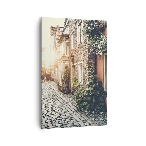 Obraz na płótnie - Urokliwa uliczka z kamiennym brukiem i kwiatami - 80x120cm - Różany zaułek w różowym blasku - Nowoczesna dekoracja ścienna do salonu i sypialni ARTTOR