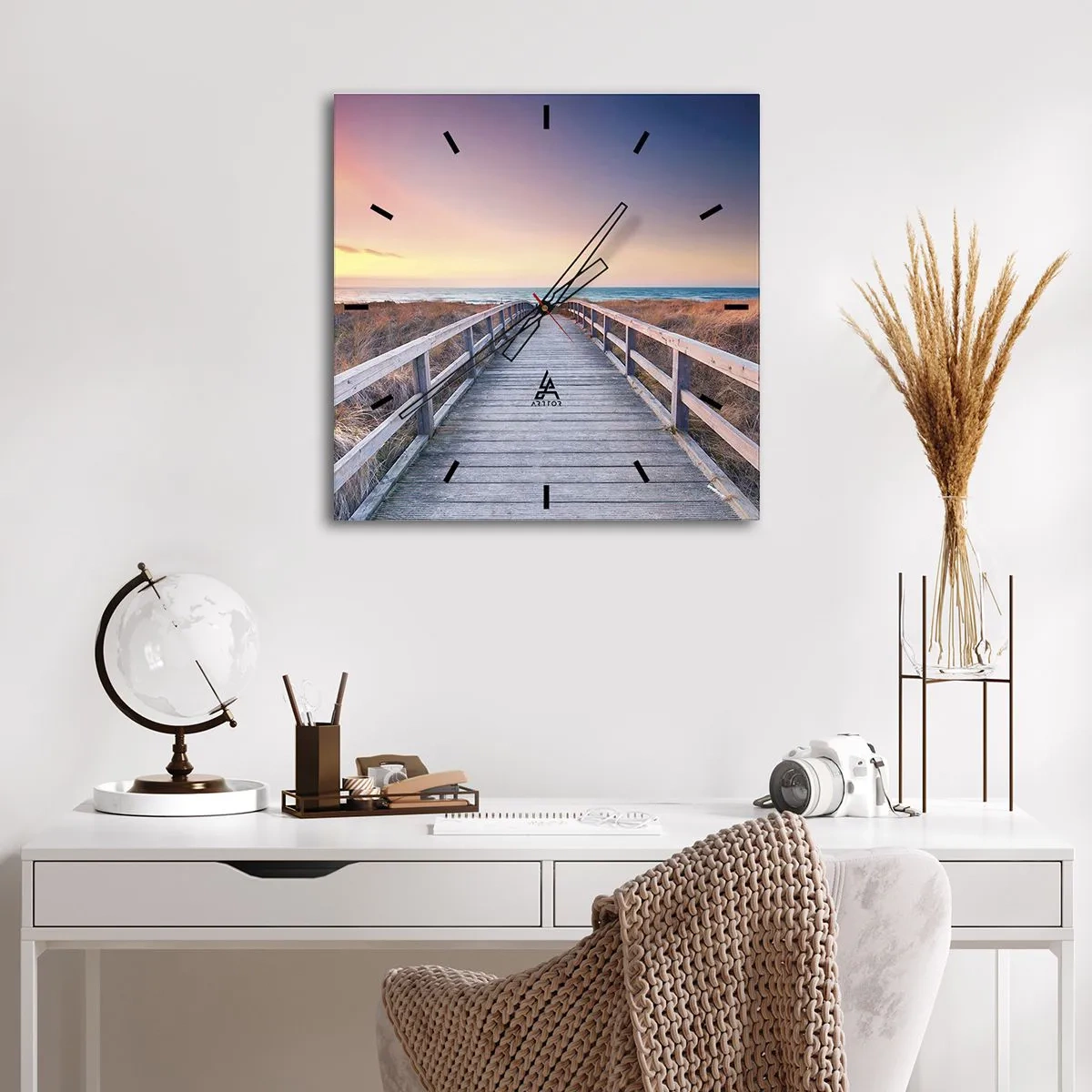 Zegar ścienny - Drewniany pomost prowadzący na plażę o zachodzie słońca z pastelowymi barwami nieba - 30x30cm - Bałtycka wieczorna zorza - Nowoczesna dekoracja ścienna do salonu i sypialni ARTTOR