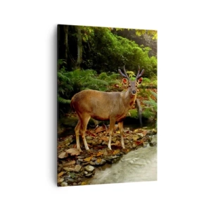 Obraz na płótnie - Jeleń przy strumieniu otoczonym zielenią w lesie - 70x100cm - Witam w moim świecie - Nowoczesna dekoracja ścienna do salonu i sypialni ARTTOR
